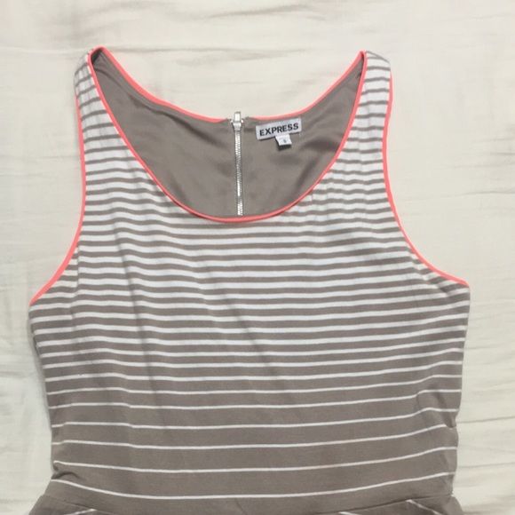 Woman’s Express Tops - Picture 2 of 3